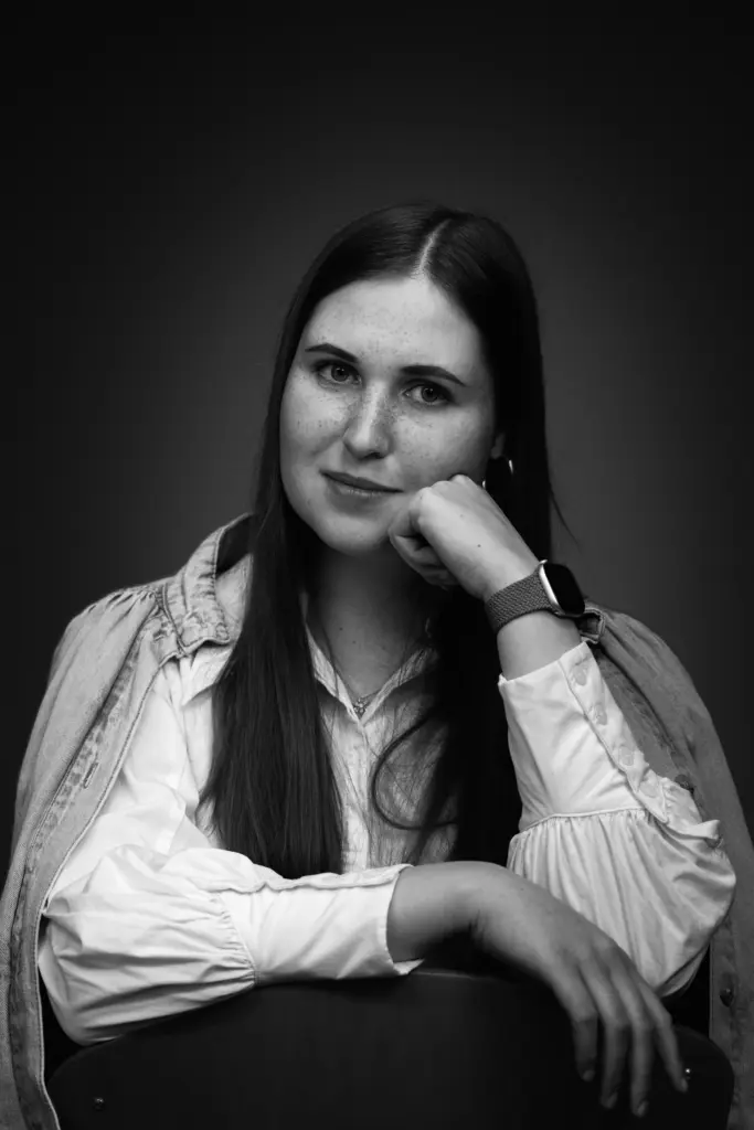 Porträt einer jungen Frau, fotografiert von Jonas Wendt
